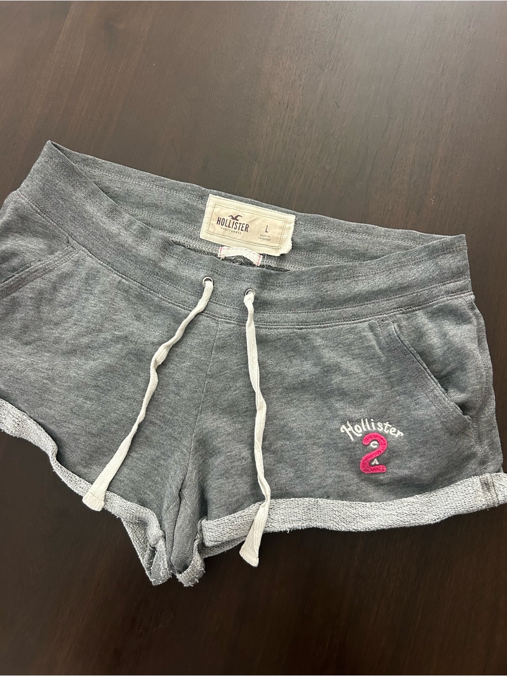 Y2K Hollister Grey Fleece Sweat Shorts Large Pink Graphic Rolled Hem Drawstring - Picture 2 of 7